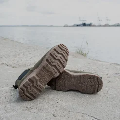 Woden Melvin Track Waterproof - Dark Olive/Gum